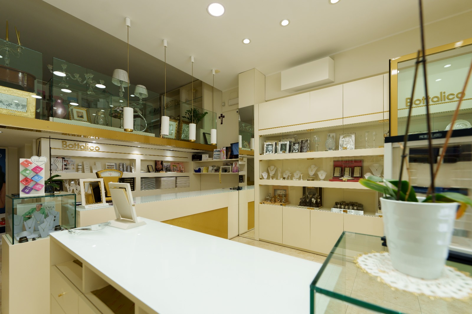 Bottalico Gioielleria — interno del negozio