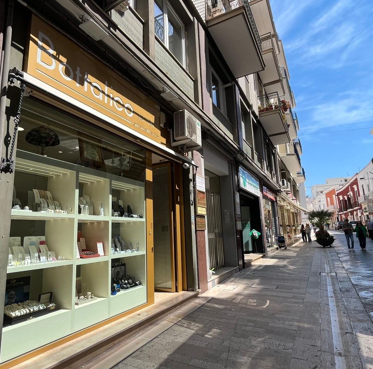 Bottalico Gioielleria — vetrina su Corso Manfredi